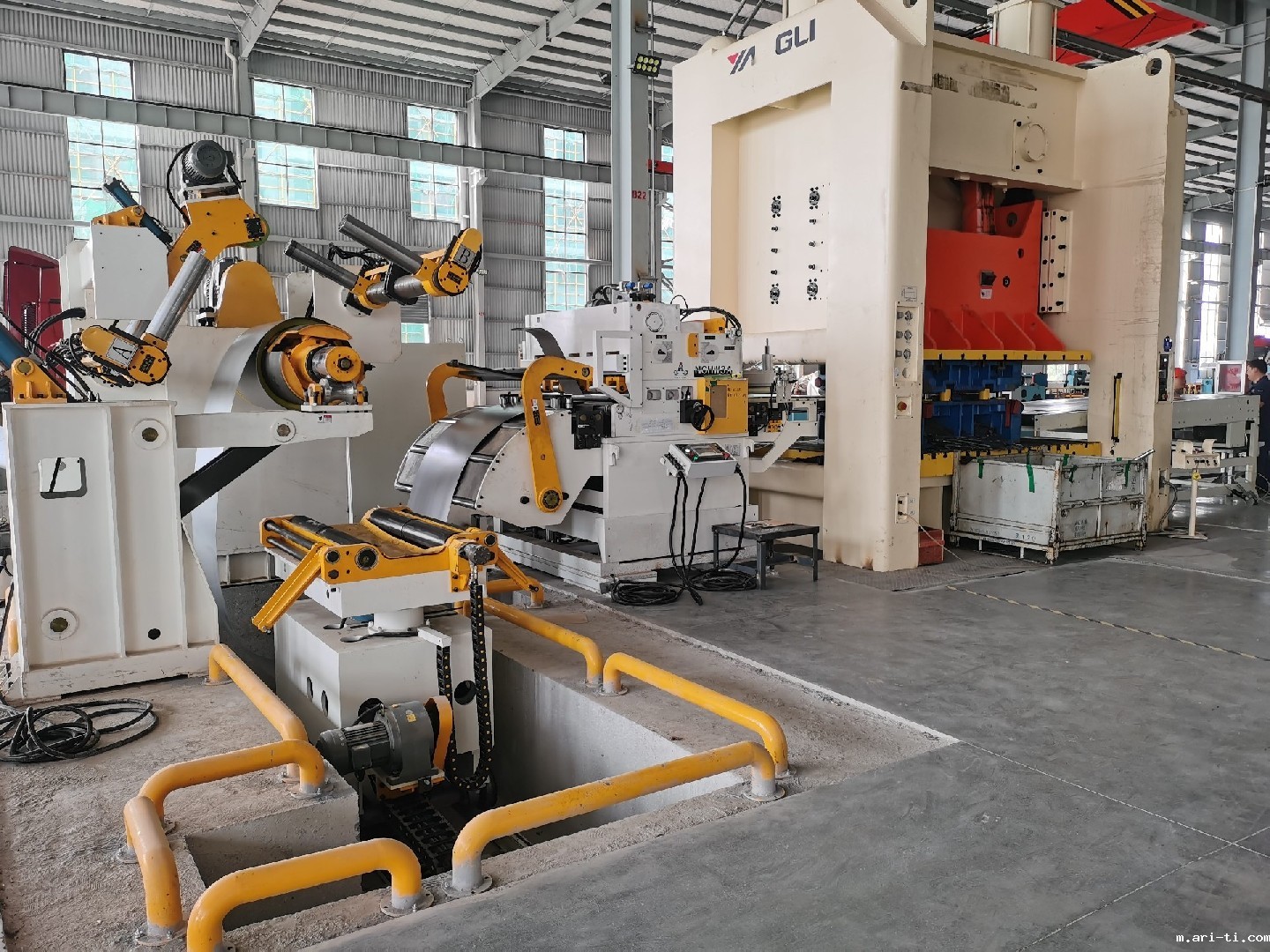 汽车零部件高强板三合一开卷整平送料机